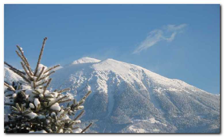 Prelep pogled na Karavanke<br>in najvi�ji vrh Stol