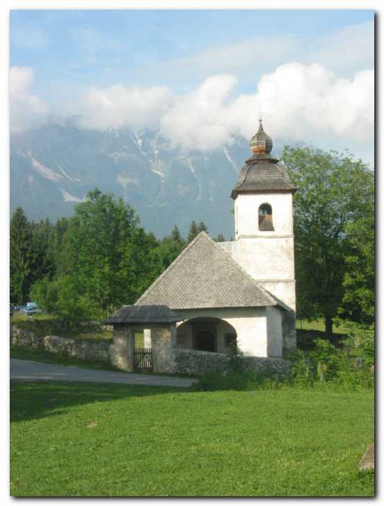 Cerkvica Sv. Katarine<br>�uva dom Polone in Miklav�a